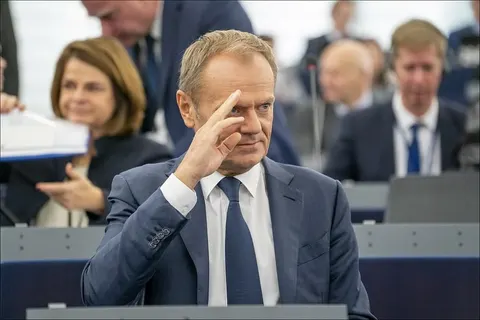 Туск: радіти успіху АдН у Німеччині можуть лише ідіоти чи зрадники