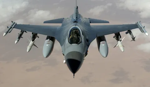 Польща готує пакет допомоги Україні з боєприпасами для F-16