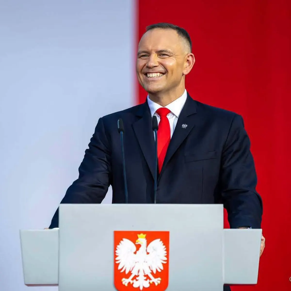 Польща допомагатиме Україні, але «без бандерівських прапорів» — Навроцький