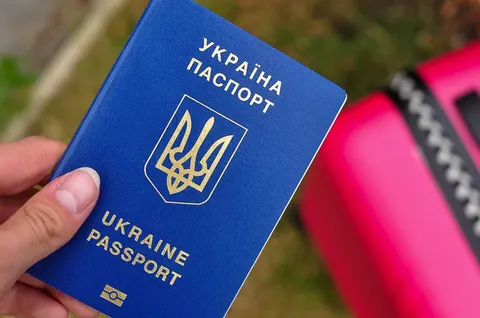 Кому з українців варто перевірити паспорт перед виїздом за кордон