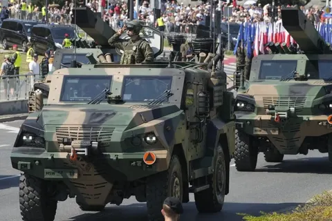 Польща не запросила Україну на парад до Дня війська