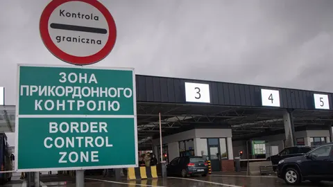 Понад 244 тисячі українців не повернулися з-за кордону за пів року