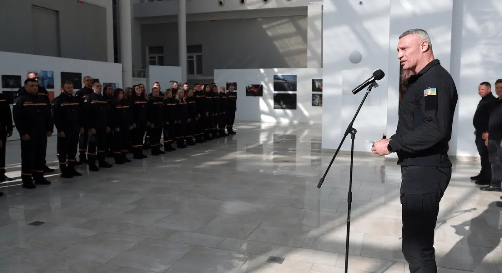 Кличко нагородив столичних рятувальників: від початку вторгнення — 46 000 виїздів і 2200 врятованих
