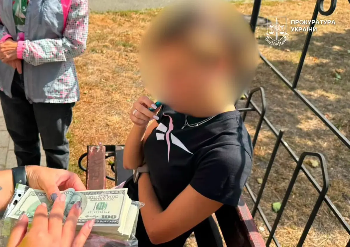 У Києві затримали посадовицю Червоного Хреста та волонтера за оборудку з бронюванням