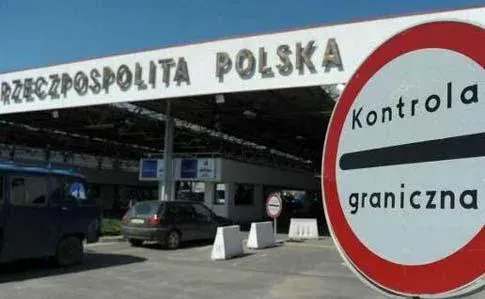 Польща планує платне бронювання черги для вантажівок: 20 злотих за місце