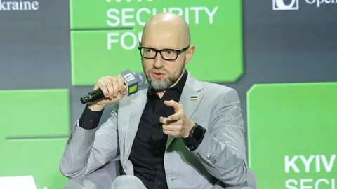 Яценюк пропонує юридичний механізм для історичних питань України та Польщі