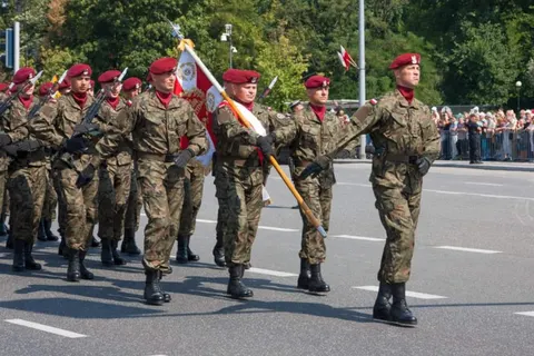 Україну не запросили на найбільший військовий парад у Польщі