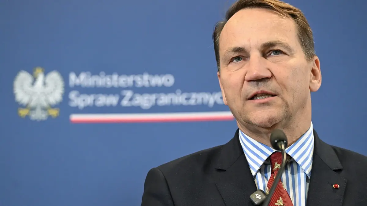 Сікорський: 40% російських дипломатів у ЄС працюють не за фахом