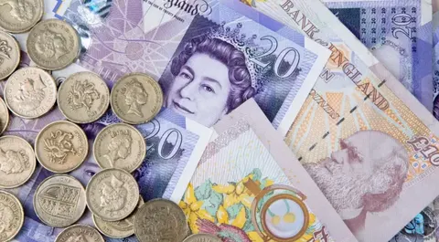 Британія скорочує виплати спонсорам українських біженців: що це означає