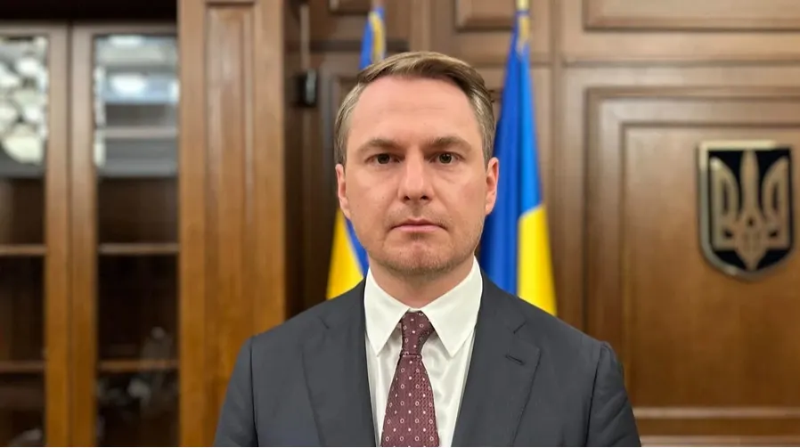 Кравченко підтвердив перебування за кордоном і пояснив це відрядженням