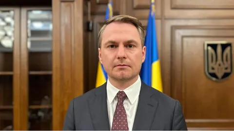 Кравченко підтвердив перебування за кордоном і пояснив це відрядженням