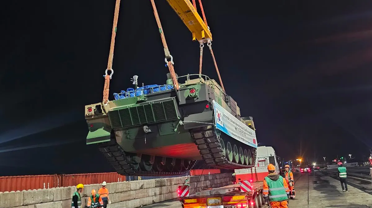 До Польщі прибули південнокорейські танки K2 для посилення кордону з РФ