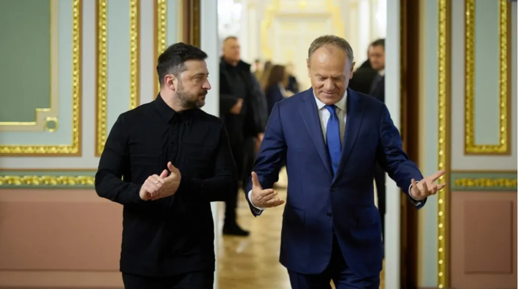 У Польщі закликають Туска підписати рішення про позбавлення Зеленського ордена