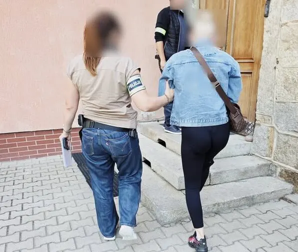 У Польщі судитимуть жінку за напад на українських підлітків біля басейну