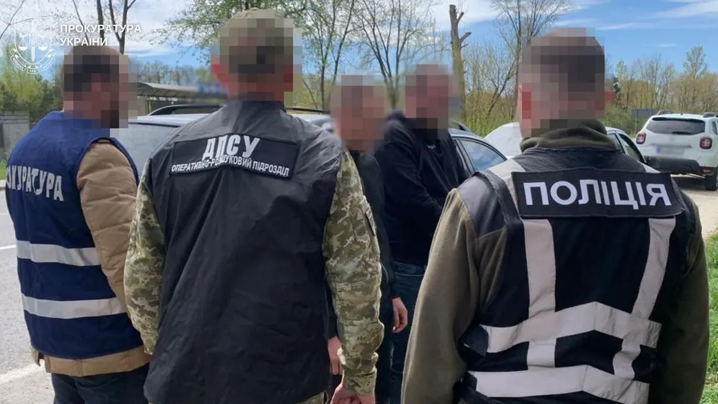 На Львівщині судитимуть двох за організацію незаконного виїзду за 8 тисяч доларів