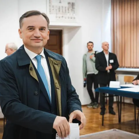Польща просить США екстрадувати ексміністра юстиції Зьобро