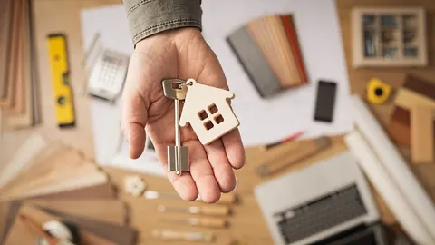 Як українцям за кордоном продати квартиру: поради юристів