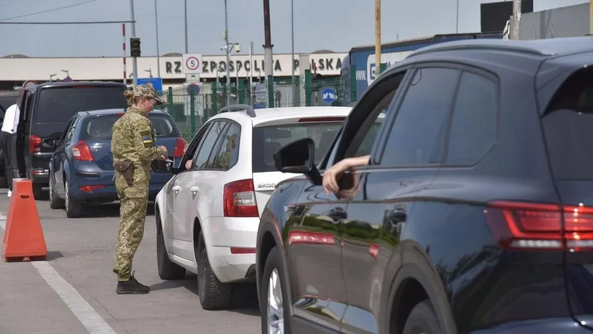 Вибух біля Ягодина: Туск каже про атаку дрона, прикордонники України про влучання