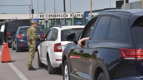 Вибух біля Ягодина: Туск каже про атаку дрона, прикордонники України про влучання