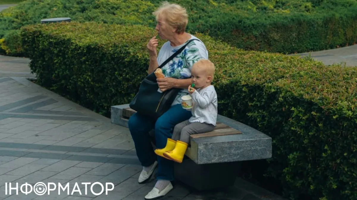 Пенсії за кордоном: як українцям поновити виплати