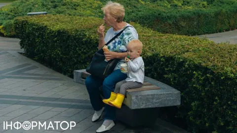 Пенсії за кордоном: як українцям поновити виплати