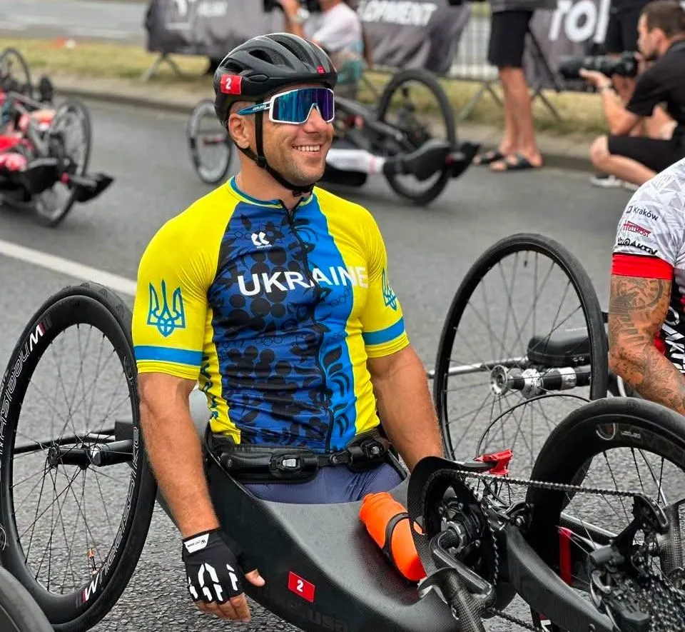 Українець зі Львова здобув два «золота» на чемпіонаті Польщі з паравелоспорту