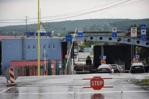 На кордоні з Польщею зібралися черги з понад 140 автівок