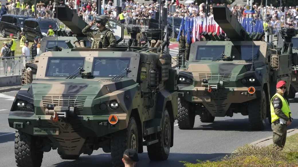 Польща не покликала Україну на парад до Дня війська