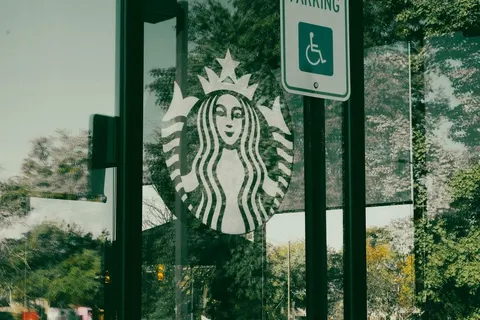 Starbucks може продати японський підрозділ: угоду оцінюють у 3 мільярди доларів