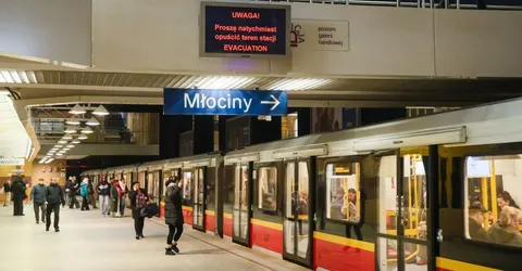 Польща депортує українця за блокування метро у Варшаві