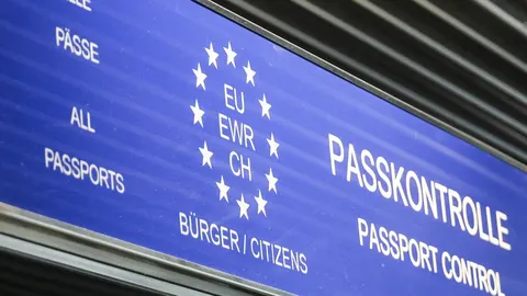 Українцям радять ставити штамп у паспорт при виїзді до ЄС