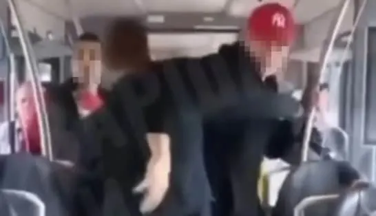У Польщі пасажири вигнали з поїзда двох чоловіків, які ображали 16-річного українця
