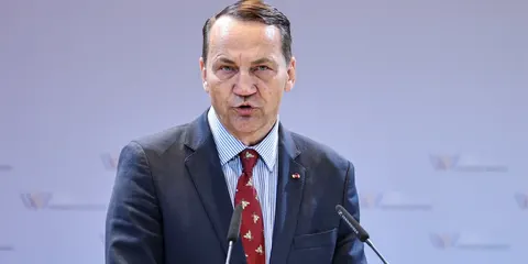 Сікорський: особисто попереджав Росію, що НАТО відповість на агресію