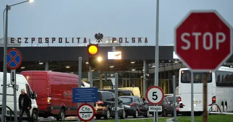 Польща зупиняла два пункти пропуску на кордоні з Україною через російські дрони