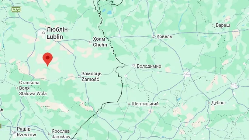 Польська поліція підтвердила знахідку кратера та уламків на сході країни
