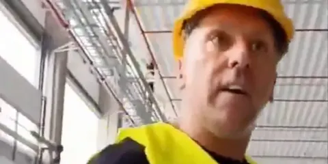 У Польщі затримали чоловіка за образи та погрози українцям на будівництві