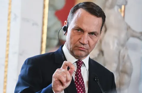 Сікорський розповів, як готується до можливої війни: укриття, рис і варення