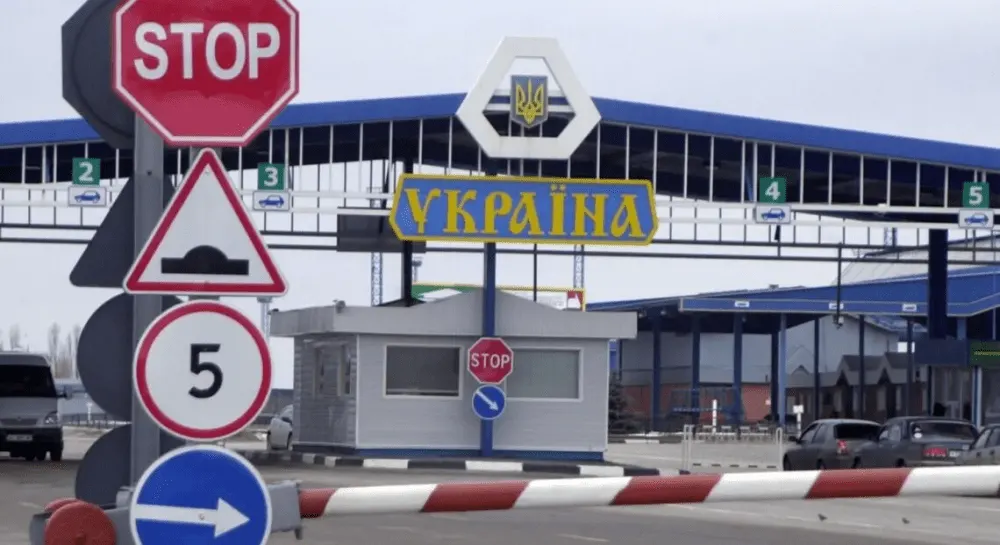Польського історика не впустили в Україну на перепоховання жертв Волині