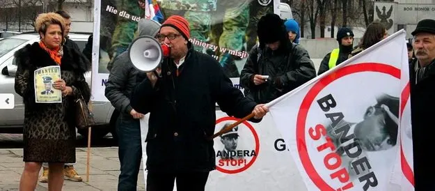 У Польщі застерегли Україну щодо вшанування Бандери і Шухевича