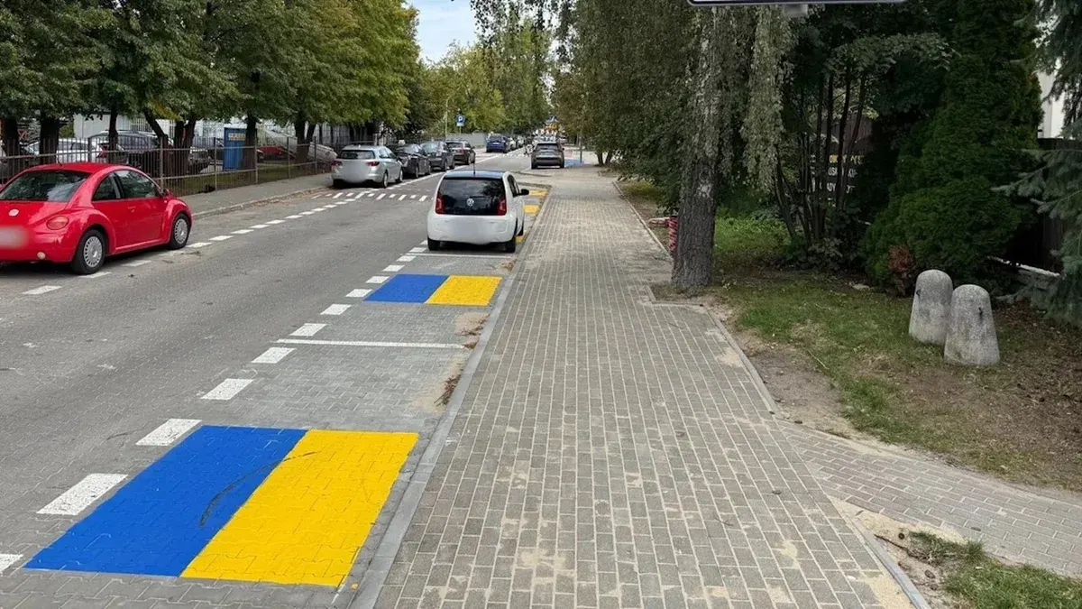 Синьо-жовте паркування у Польщі викликало скандал: влада пояснила ситуацію