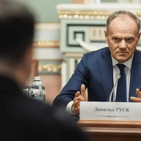 Туск: Польща очікує російських атак на пункти пропуску з Україною